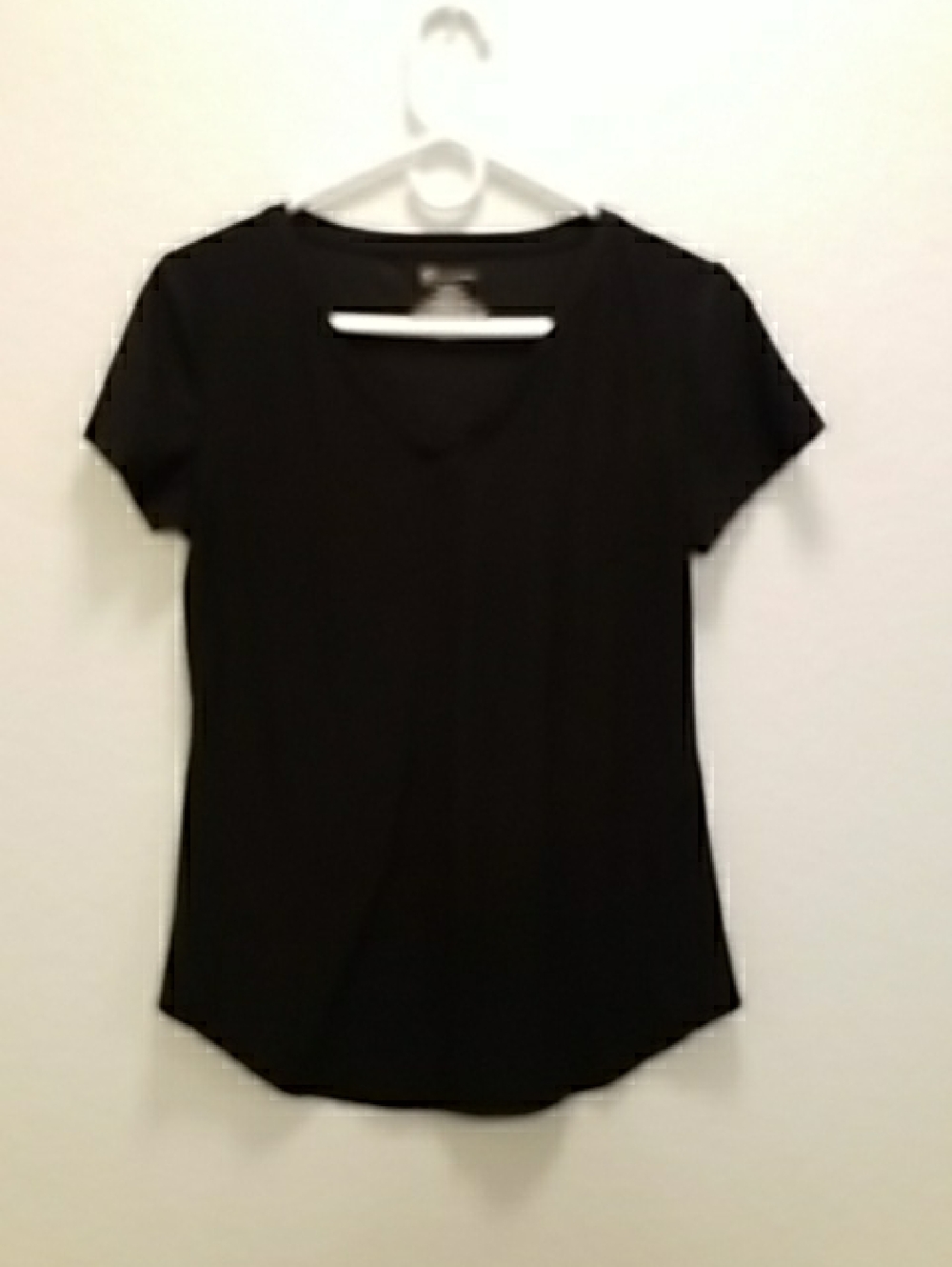 No Boundaries Black V-Neck Short Sleeve Tee